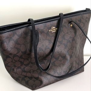 Coach Signature Canvas Tote Bag